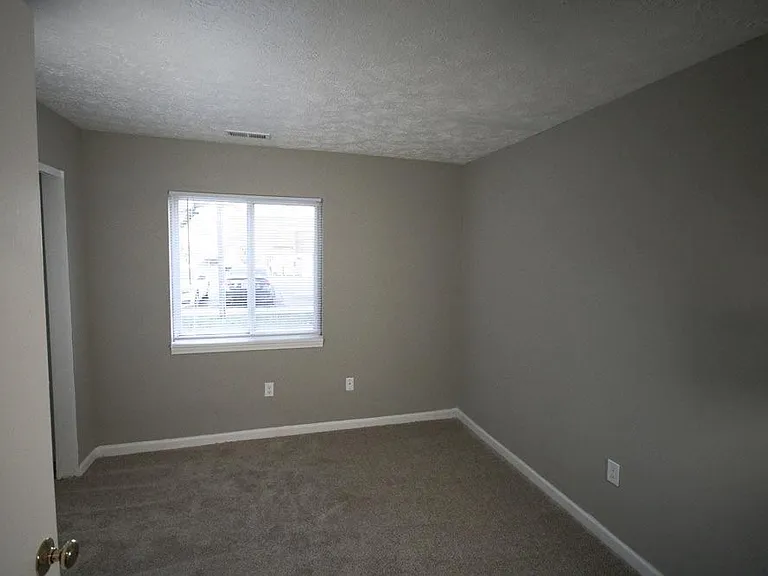 Hazelton Apartments — Photo 16