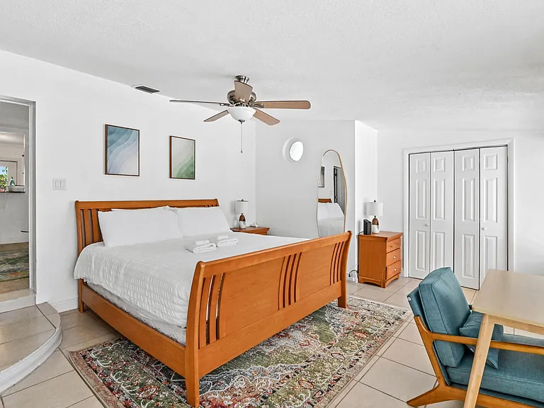 1032 W Jennings St — Photo 23