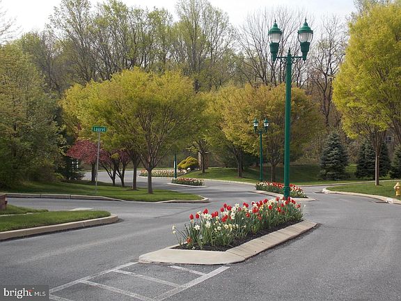 3rd image of 403 Winterberry Dr