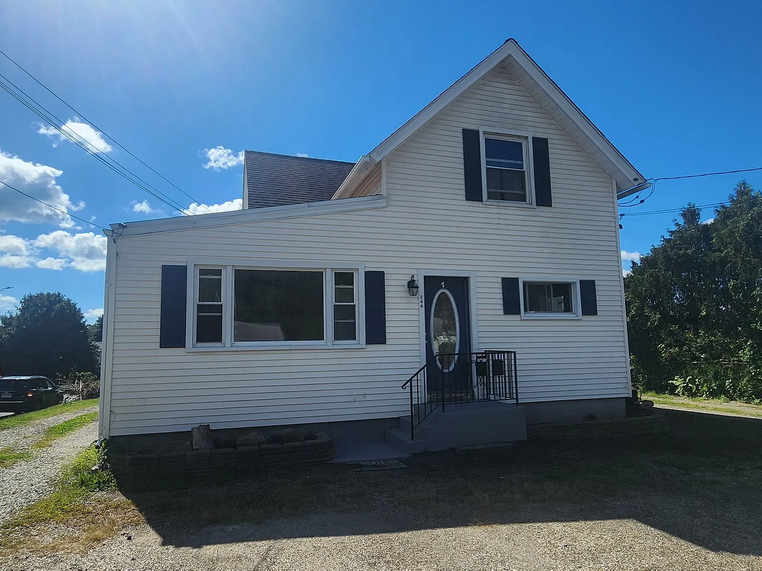 3 bed, 1.0 bath, 2078 sqft, $2,250 — Photo 2