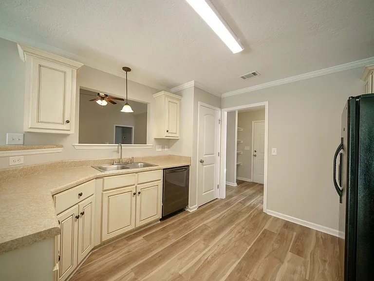 3121 Alexandria Dr — Photo 12