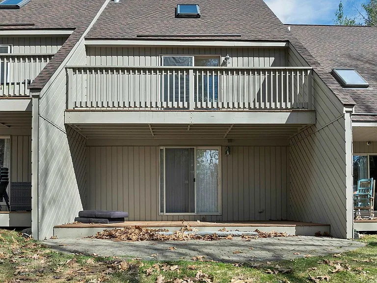 32 Suffolk Ct — Photo 38