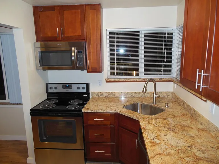 1150 10th Ave E #4 — Photo 7