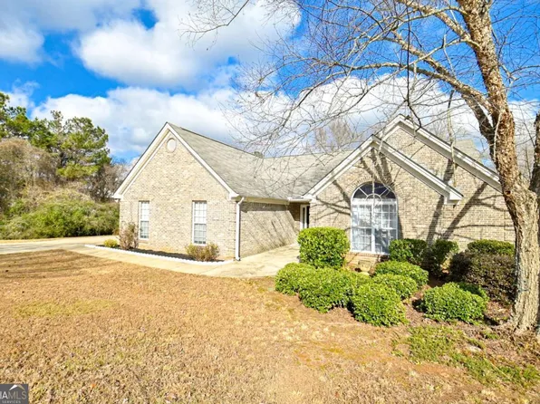 719 Overlook Dr, Winder, GA 30680