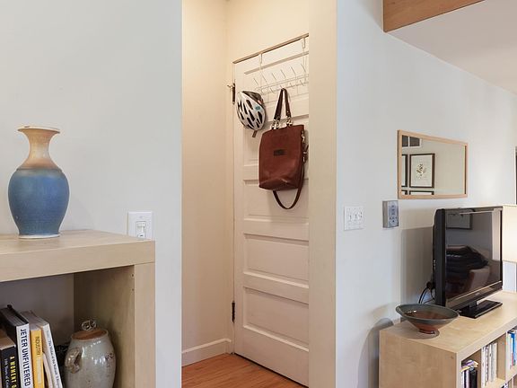 5th image of 1511 N Wicker Park Ave APT 2R