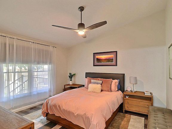 4th image of 3822 W 11th St Unit 33