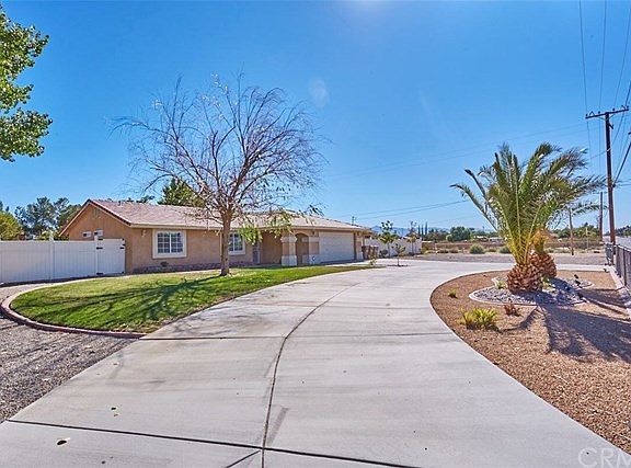 3rd image of 15033 Eucalyptus St