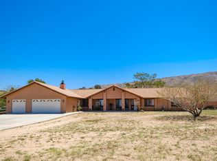9677 Navajo Rd, Apple Valley, CA 92308