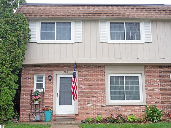 2nd image of 228 Riverbend Dr