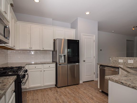 4th image of 788 Redbud Ln
