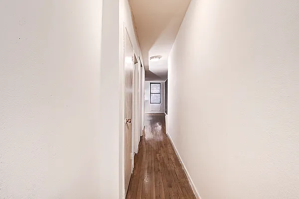 Rented by Urbane Brokerage | media 21