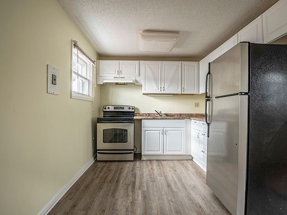 4th image of 9431 Lawrence Ave #3131