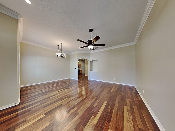 3rd image of 1024 Sedgewood Cir
