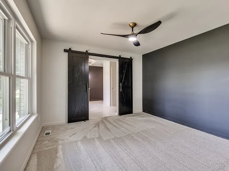701 W 41st St S — Photo 11