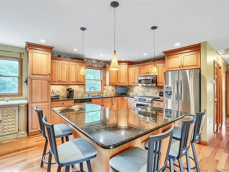 153 Barnes Rd — Photo 2