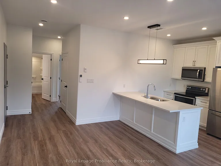15 Bay St #3 — Photo 5
