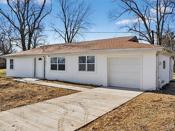 3rd image of 1923 Ridgeway Dr