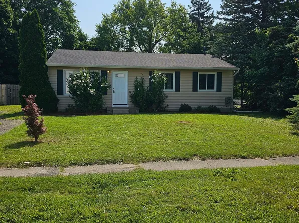 751 Isbell St, Howell, MI 48843
