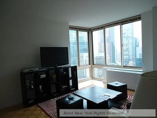 Rented by Bond New York | media 24