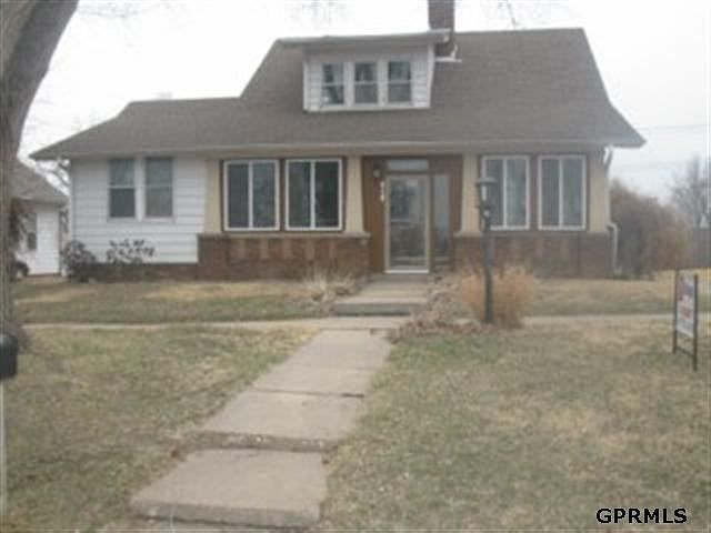 1st image of 319 2nd Ave
