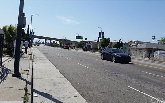 4th image of 148 W Imperial Hwy