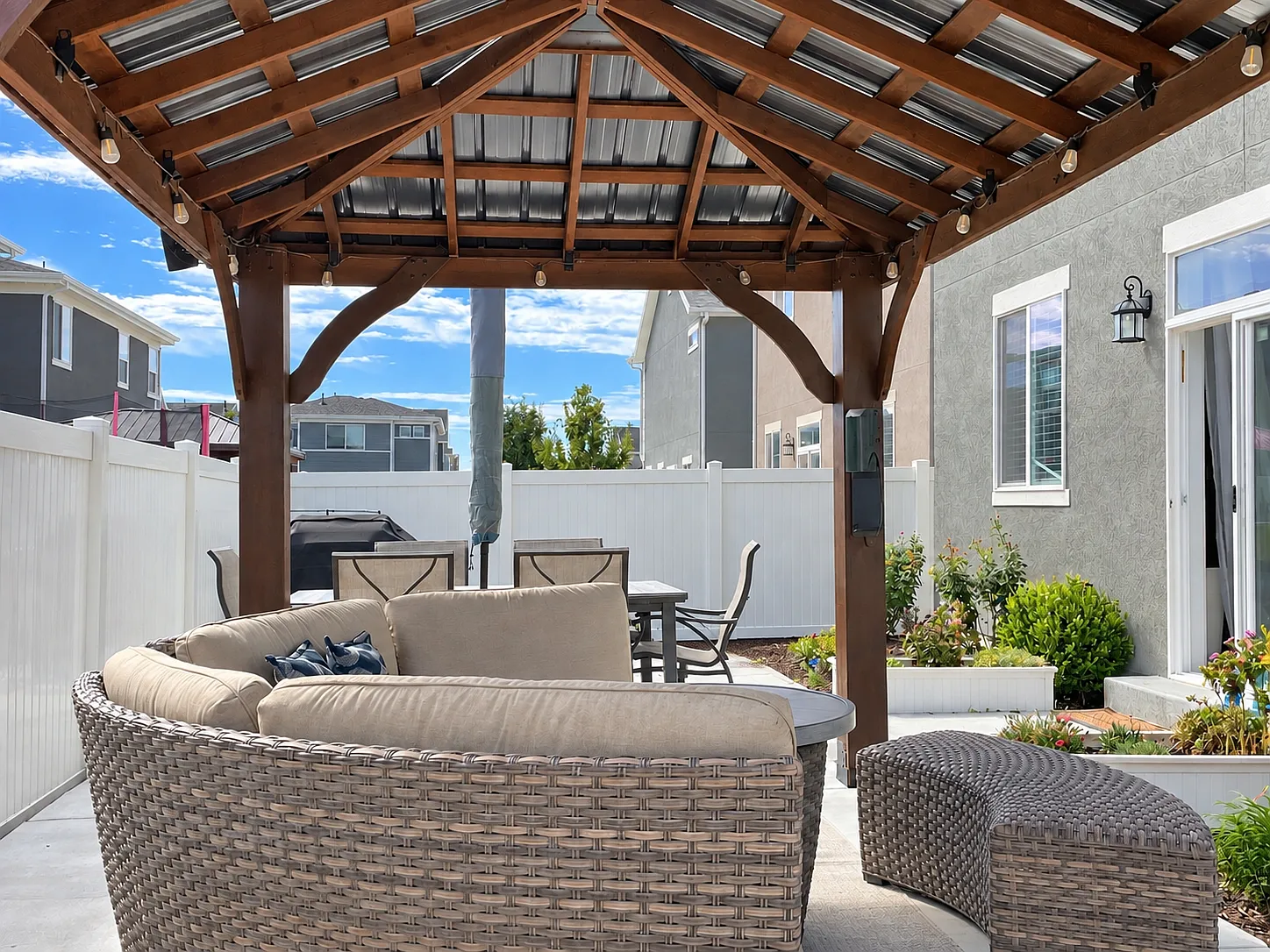 3 bed, 2.5 bath, 1950 sqft, $2,585 — Photo 3