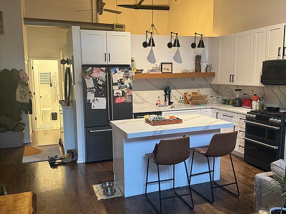 4th image of 1935 N Fairfield Ave APT 213