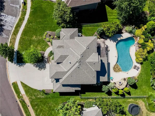 16612 Birch St, Overland Park, KS 66085