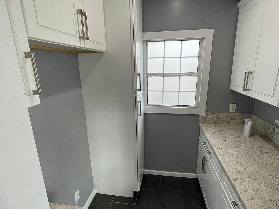 1st image of 438 N Hill Ave
