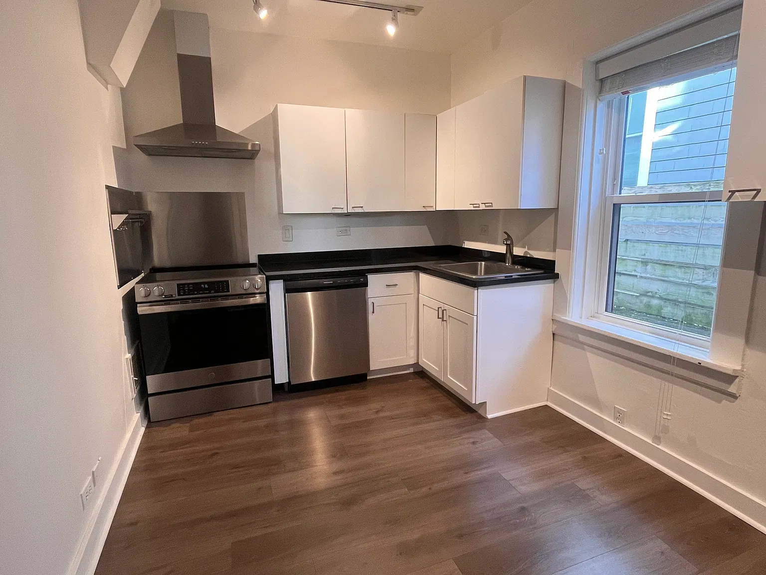 1 bed, 550 sqft, $1,600 — Photo 1