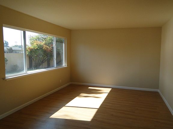 5th image of 462 Massar Ave