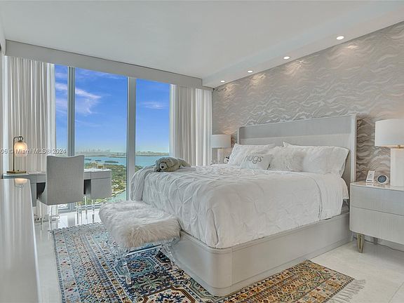 5th image of 601 NE 36th St APT 3206