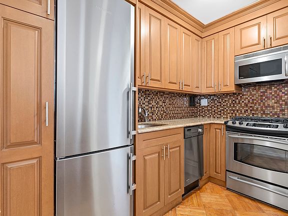 5th image of 330 E 38th St APT 37Q