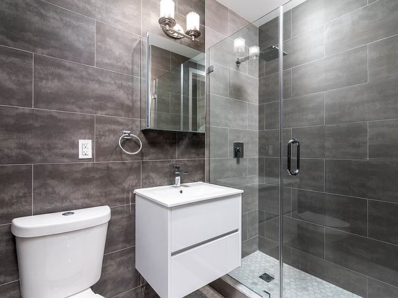 5th image of 921 Washington Ave #205