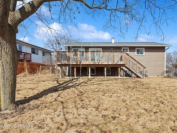 3rd image of 2717 Woodridge Dr