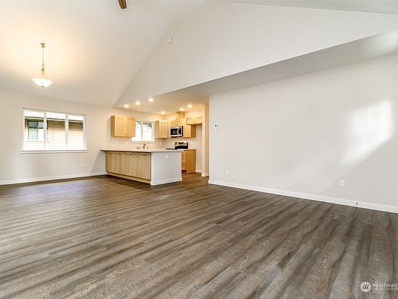 4th image of 22205 N Clear Lake Boulevard SE