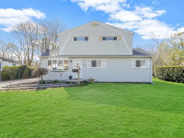 1520 N Thompson Drive, Bay Shore, NY 11706