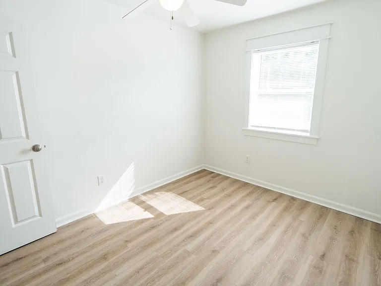 406 Essex Dr — Photo 30