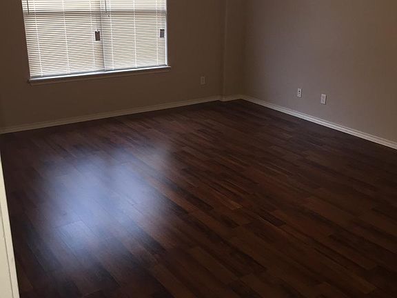 3rd image of 2607 Nassau St