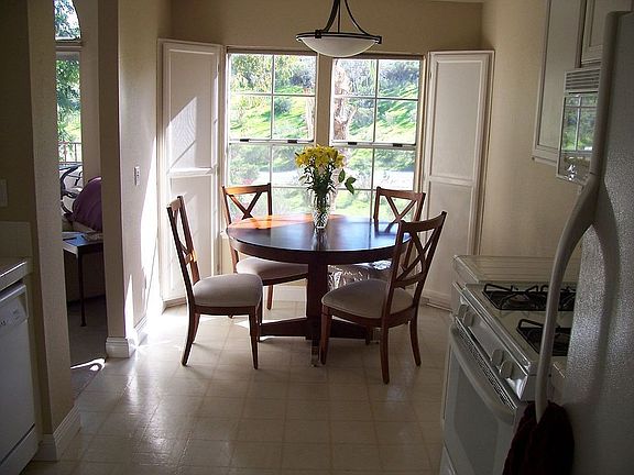 Dine-in kitchen