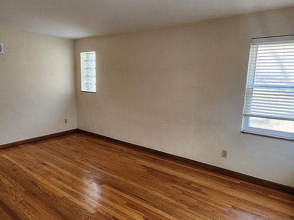 2nd image of 5115 Jamieson Ave #5115