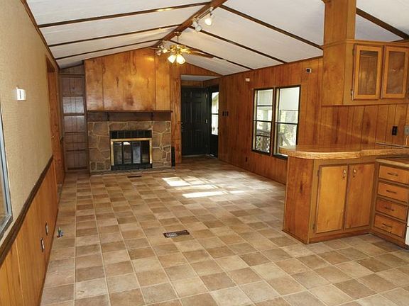 2nd image of 1424 County Road 2275