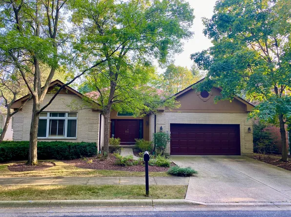 810 Croftridge Ln, Highland Park, IL 60035