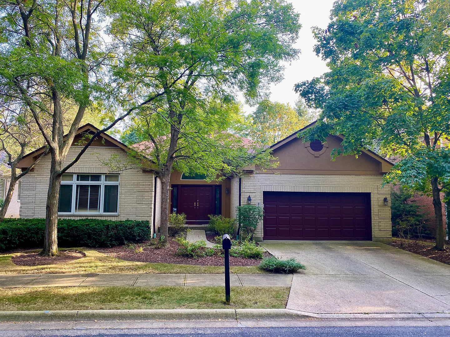 810 Croftridge Ln photo 1