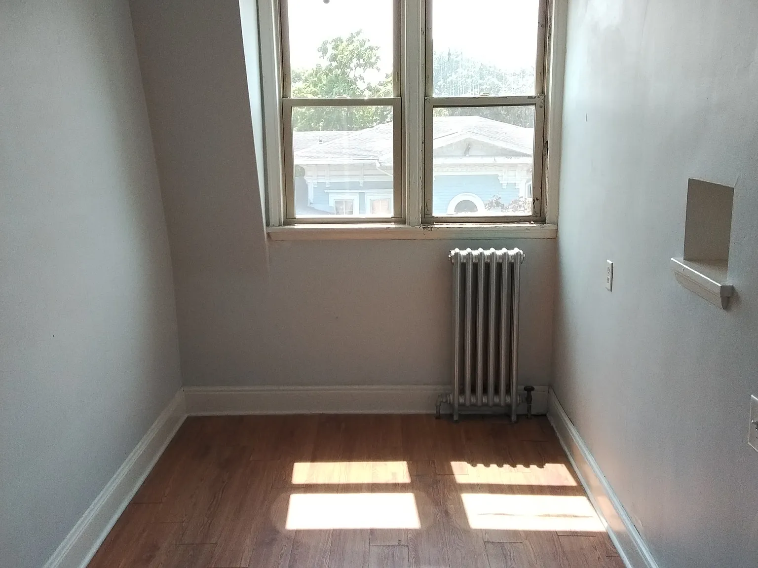 418 Saint Lawrence Ave — Photo 3