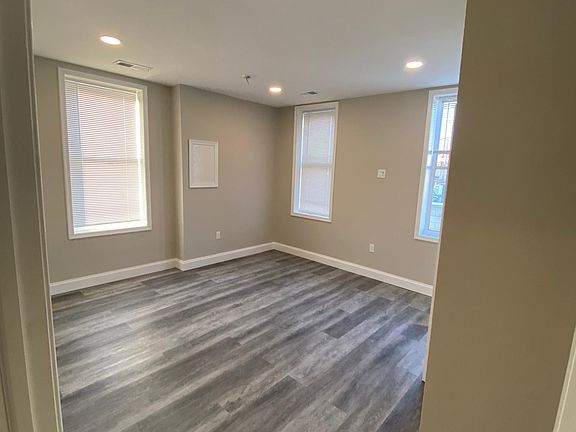 5th image of 153 Wolf St Floor 2