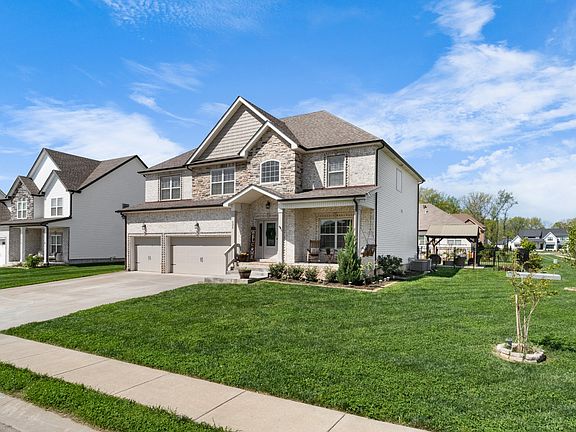 3rd image of 532 Bowden Dr