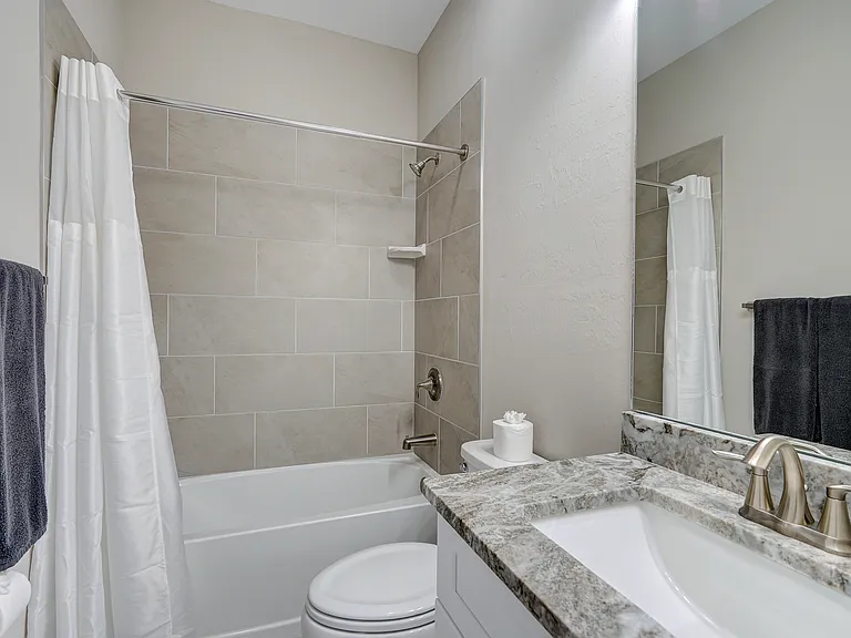 1104 NW 42nd Pl — Photo 17