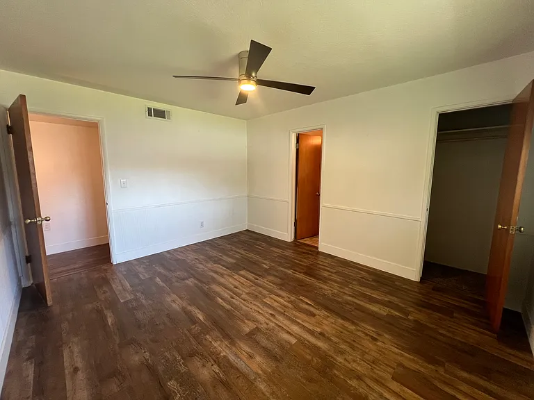 2424 Cedar St — Photo 13
