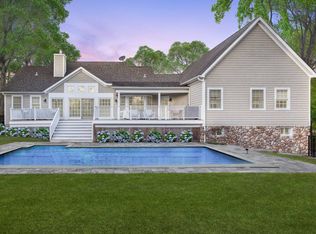2 Farm Ct, Holtsville, NY 11742